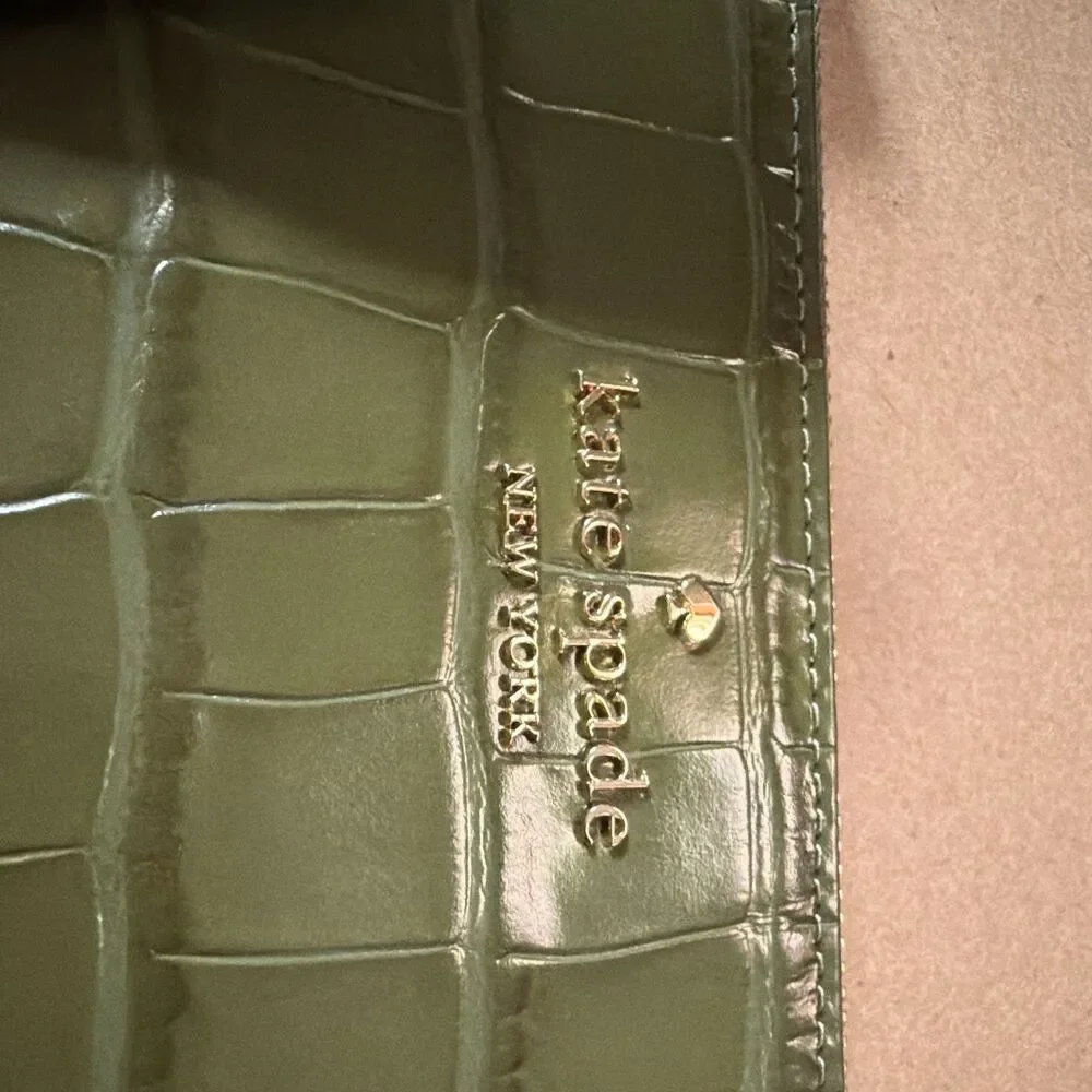 Kate Spade New York Green Croc Embossed Zip Wristlet Wallet Logo Folding
